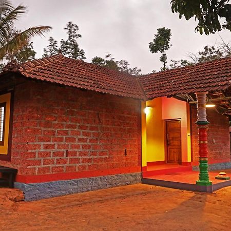 Hotel Allaranda Homestay Madikeri Exterior foto