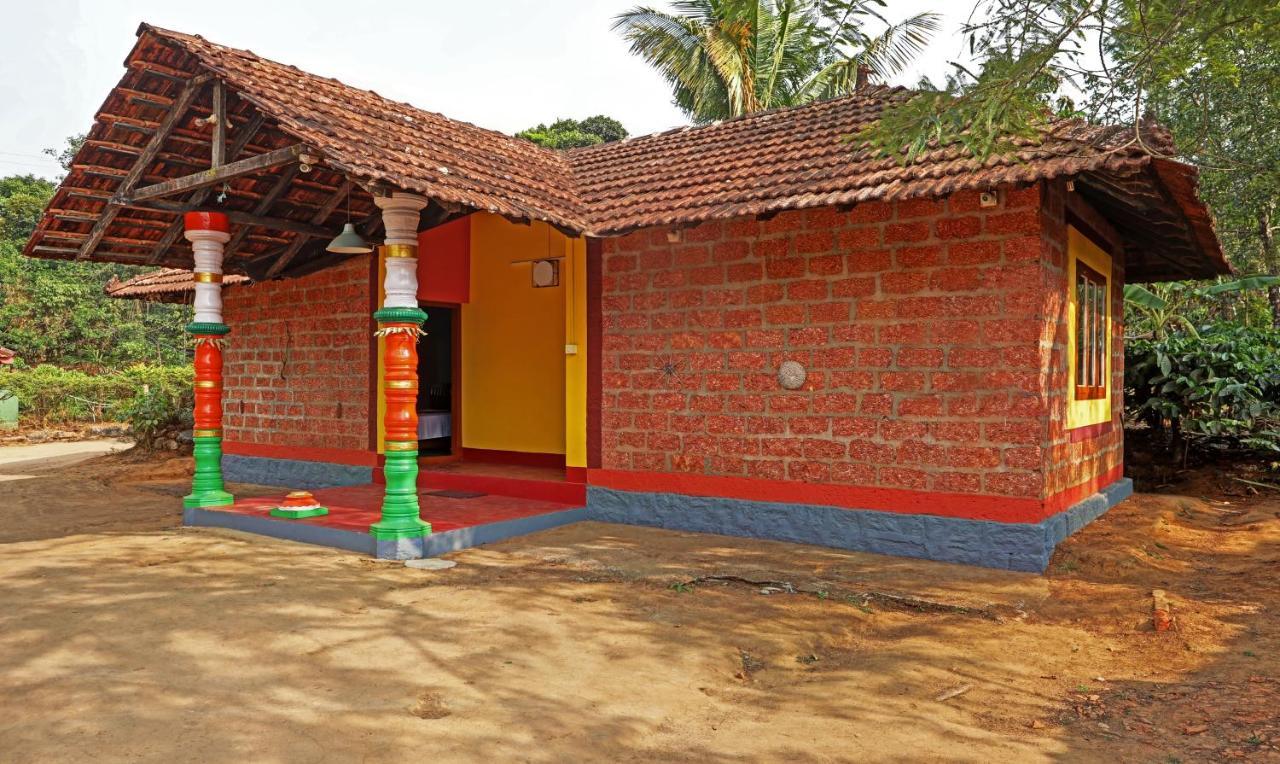 Hotel Allaranda Homestay Madikeri Exterior foto