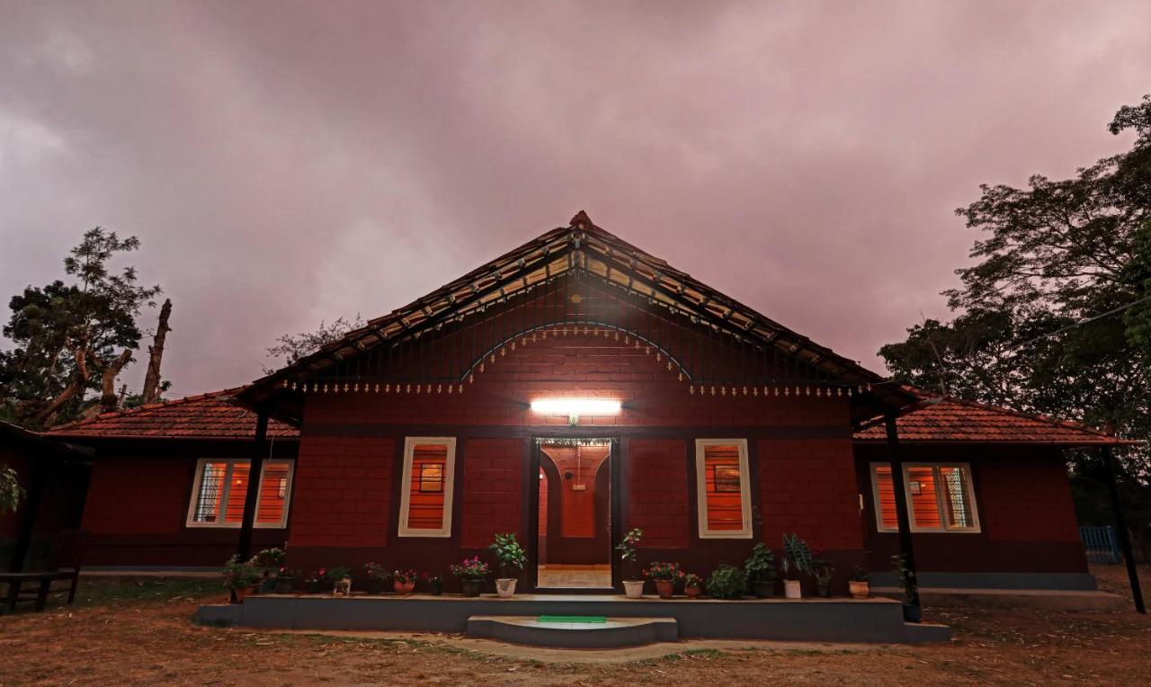 Hotel Allaranda Homestay Madikeri Exterior foto